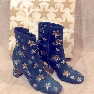 Must go-make offer. Valentino Garavani classic ankle boots